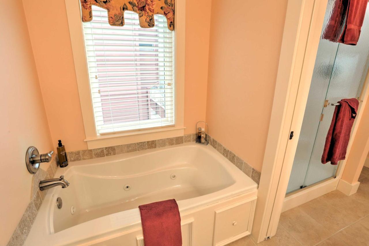 Beautiful Central Fayetteville Townhome With Views! Εξωτερικό φωτογραφία